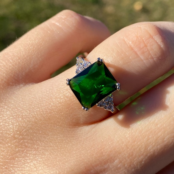 New 925 Sterling Silver Emerald Ring - Picture 9 of 11